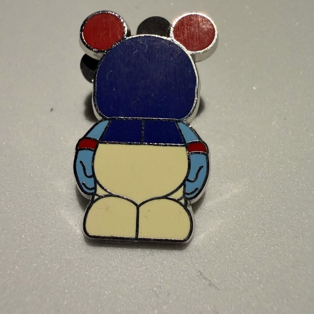 💙3/$20 DISNEY Colorful Character Enamel Pin
